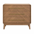 Commode en bois de noyer à trois tiroirs avec poignées en métal doré